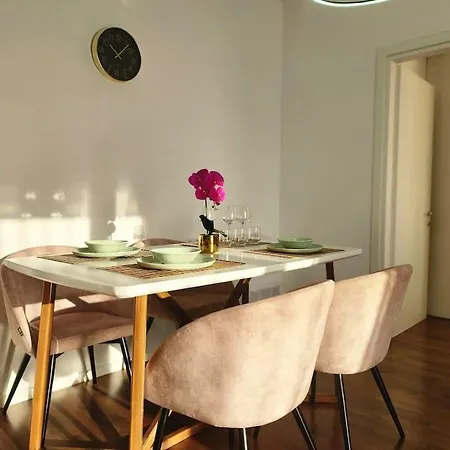 Apartment Central W 24h Self Check In Tirana