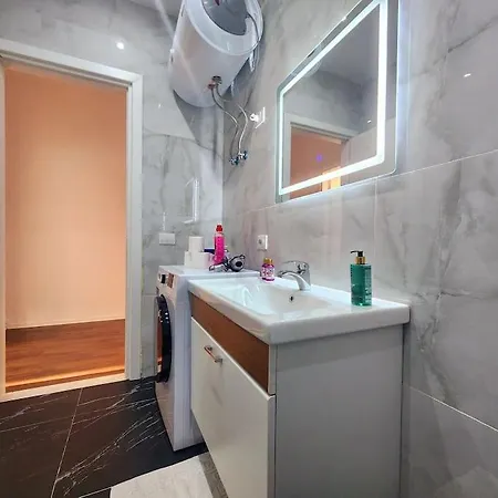 Central W 24h Self Check In Apartment *